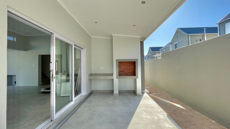 3 Bedroom Property for Sale in Somerset Lakes Western Cape